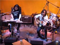 http://www.prartmusic.com/images/overtone/rock_duo.jpg
